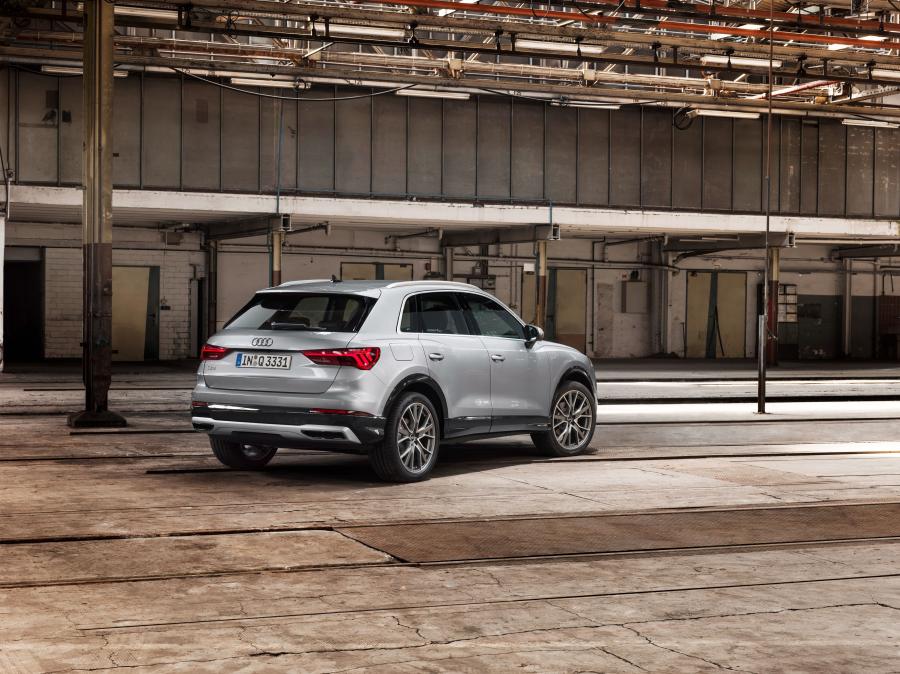  Audi Q3 Advanced 2018 года  (WW) (фото 12 из 46)